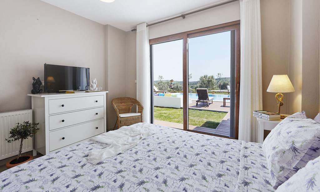 L'Olivier Guest House Alaçatı Bilik gambar